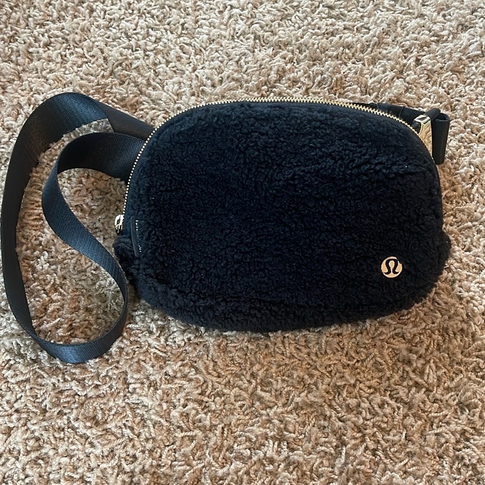 NWOT Lululemon fleece belt bag